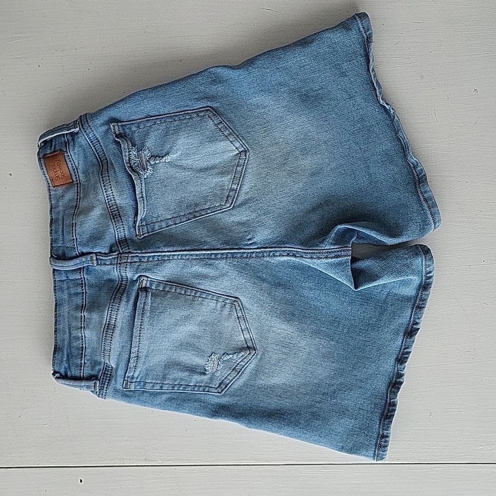 Simple society Distressed Jeans shorts size 0/24 - Picture 2 of 6